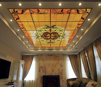 Витражные потолки (60 фото): витражи с подсветкой на потолке в стиле «лофт»